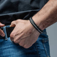 Bild in Galerie-Betrachter laden, Exklusives Lederarmband für Herren