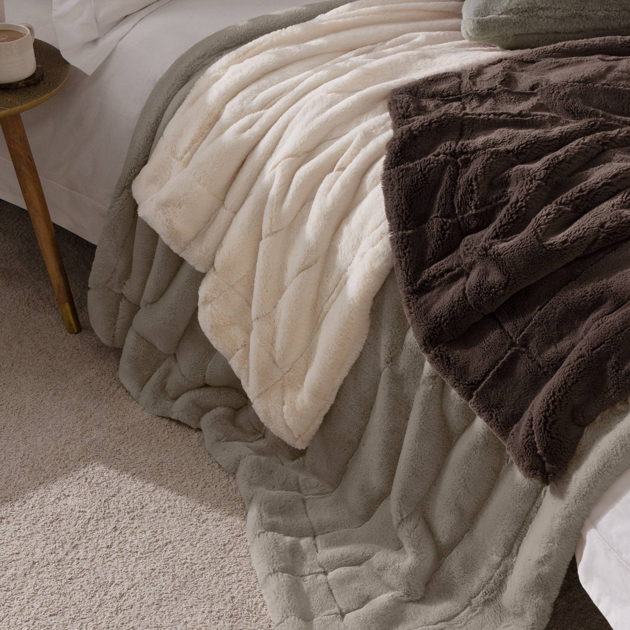 Tagesdecke Empress aus Kunstfell, Taupe
