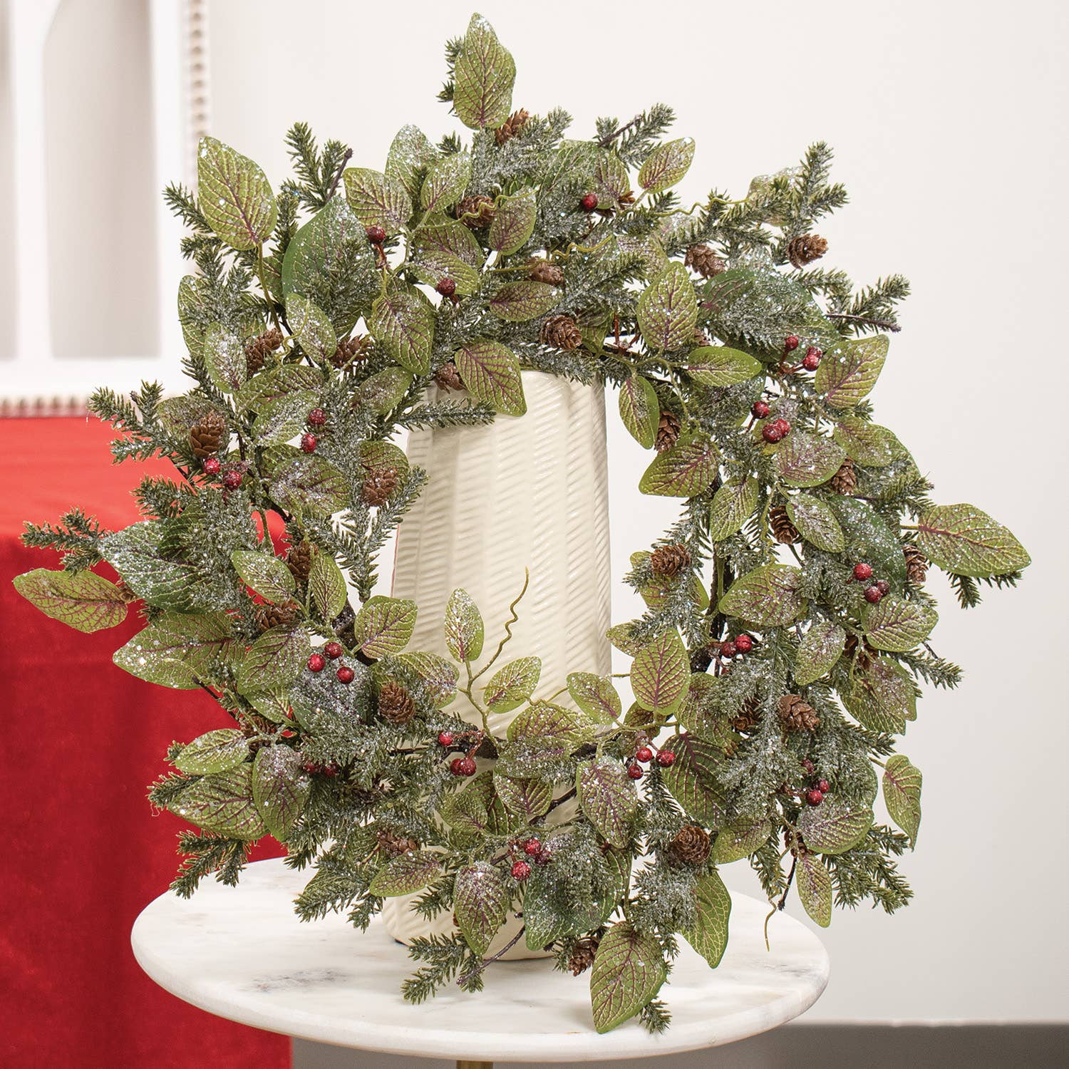 Snowy Fittonia, Kiefern- und Beerenkranz, Ø 50 cm