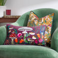 Bild in Galerie-Betrachter laden, Kissen Wild Garden Mushrooms, Weinrot
