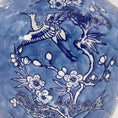 Bild in Galerie-Betrachter laden, Exquisite Chinoiserie Kürbis-Vase in Blau-Weiß Kranich Design
