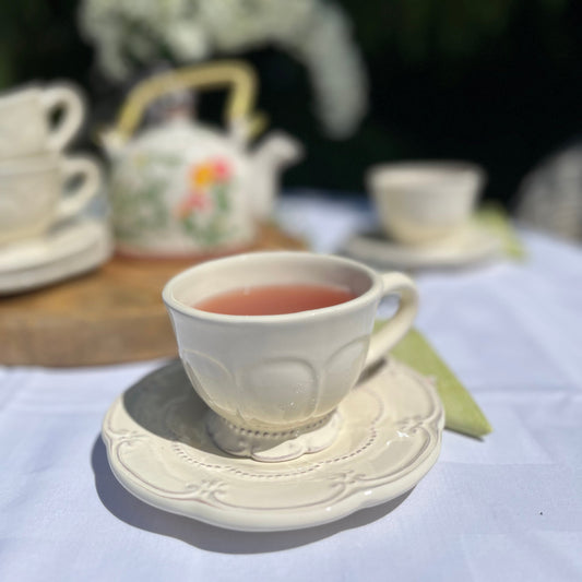 Tasse mit Untertasse, beige