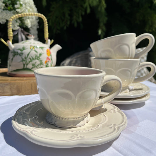 Tasse mit Untertasse, beige
