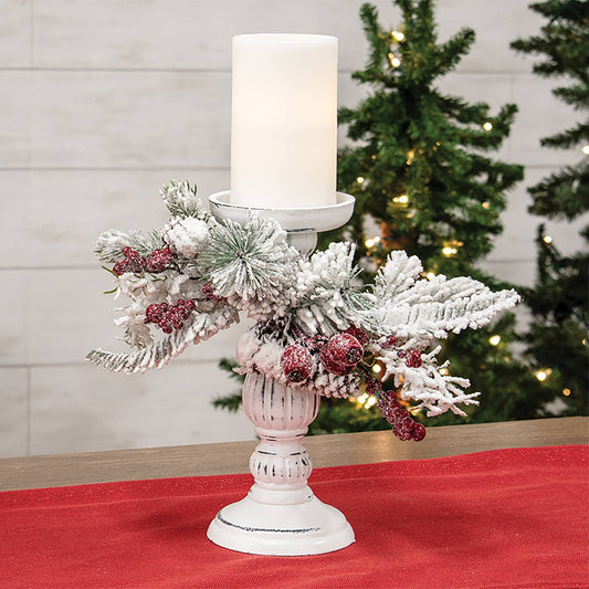 Kerzenhalter mit Kiefern und Beeren im Schnee, 25,4 cm