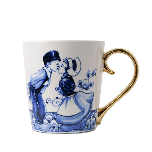 Goldene Tasse „Kissing Couple“