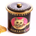 Bild in Galerie-Betrachter laden, Verschiedene Shortbread-Kekse — Metalleimer „White Cat“, 250 g
